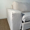 Grand canapé en tissu beige dépliable – Image 5