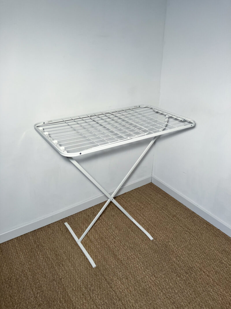 Étendoir pliable en métal blanc
