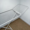 Étendoir pliable en métal blanc – Image 5