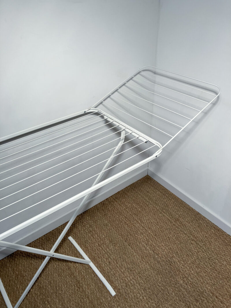 Étendoir pliable en métal blanc – Image 5