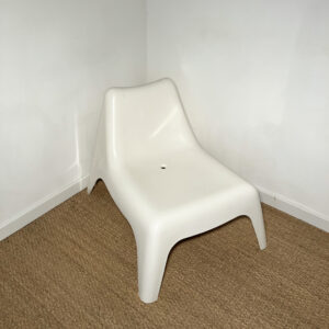 Fauteuil en plastique blanc