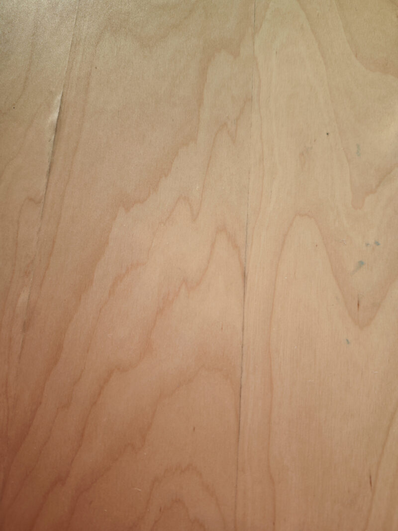 Bibliothèque basse en bois clair – Image 4