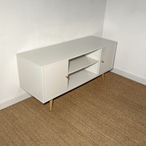 Meuble bas blanc scandinave avec portes