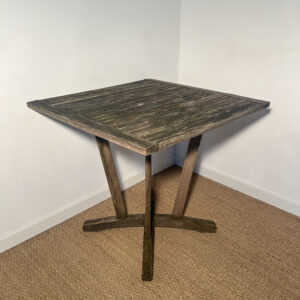 Table d'extérieur carrée en bois
