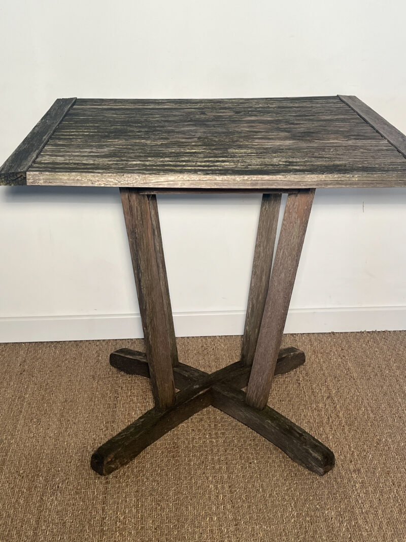 Table d'extérieur carrée en bois – Image 4