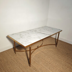 Table basse marbre et piètement doré
