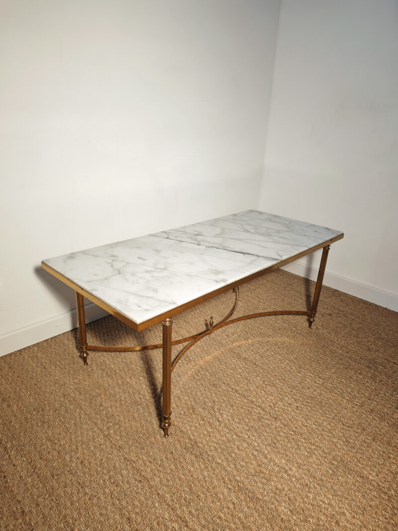 Table basse marbre et piètement doré