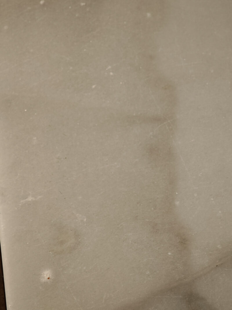 Table basse marbre et piètement doré – Image 4