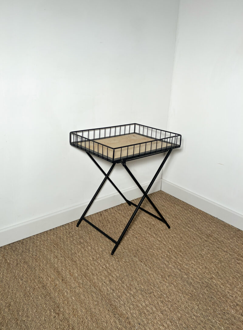 Petite table pliable en métal noir