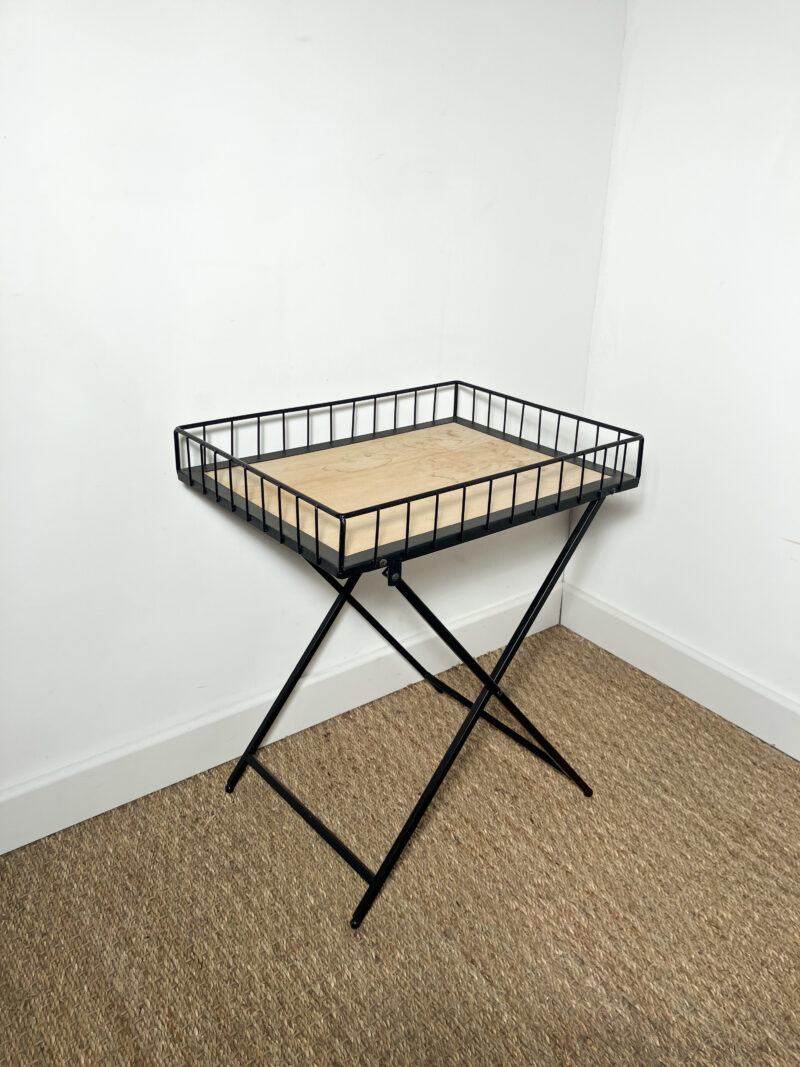 Petite table pliable en métal noir – Image 3