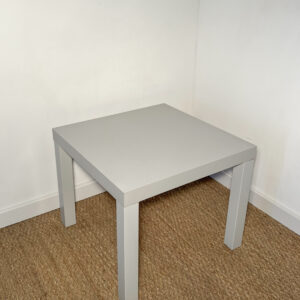 Petite table basse carré grise
