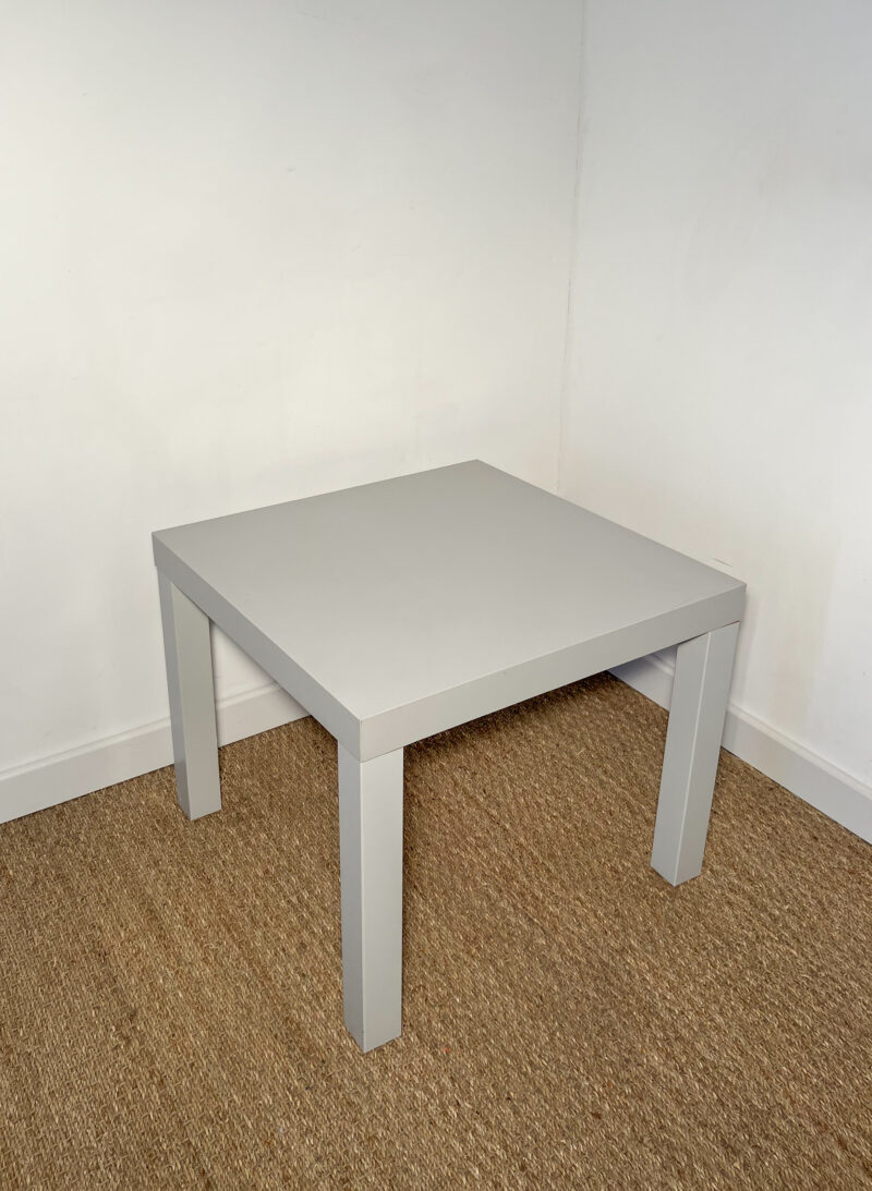 Petite table basse carré grise