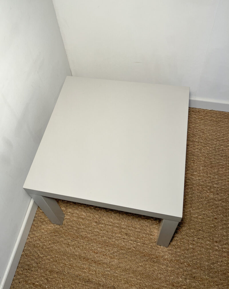 Petite table basse carré grise – Image 3