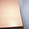 Table avec piètement en métal gris – Image 4