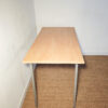 Table avec piètement en métal gris – Image 5