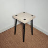 Tabouret carré avec piètement en métal noir