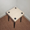 Tabouret carré avec piètement en métal noir – Image 3