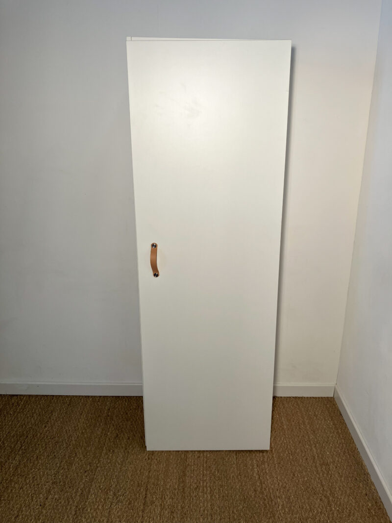 Armoire blanche avec une porte – Image 2