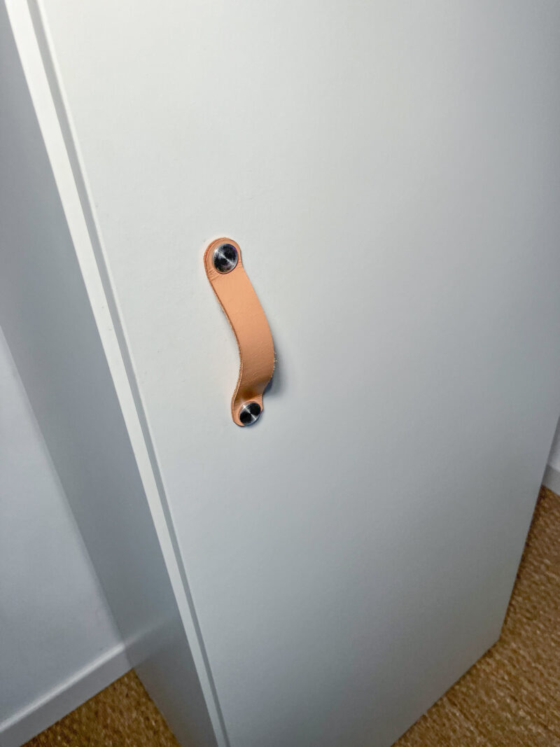 Armoire blanche avec une porte – Image 4