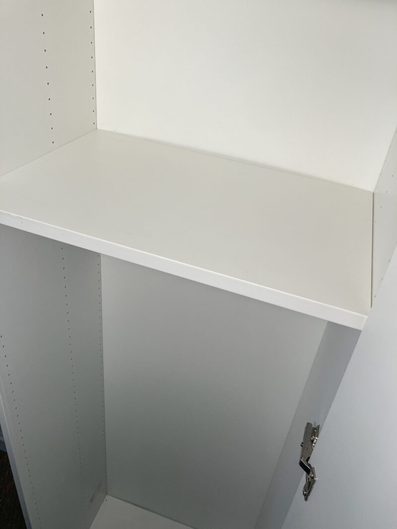 Armoire blanche avec une porte – Image 5