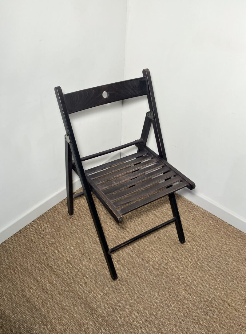 Chaise pliante en bois noir