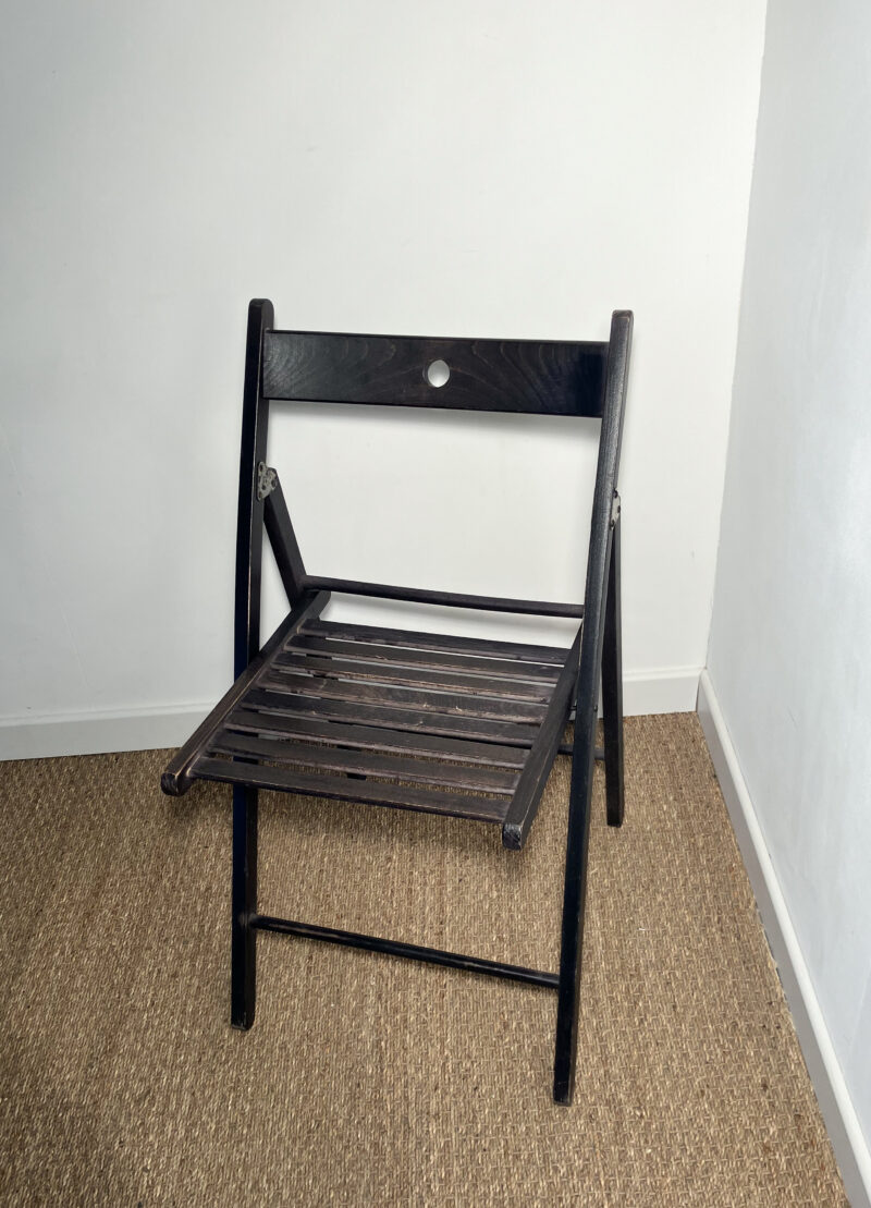 Chaise pliante en bois noir – Image 2
