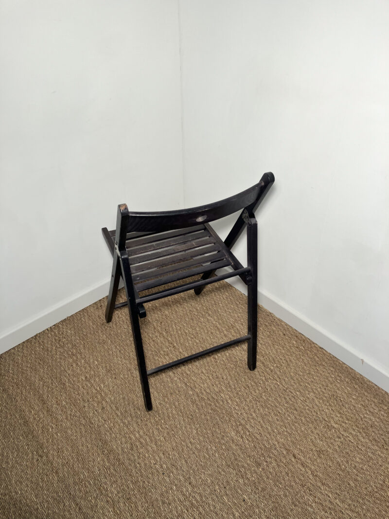 Chaise pliante en bois noir – Image 3