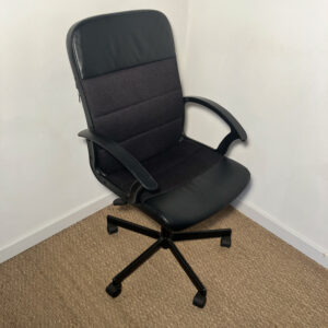 Chaise de bureau noire à roulette