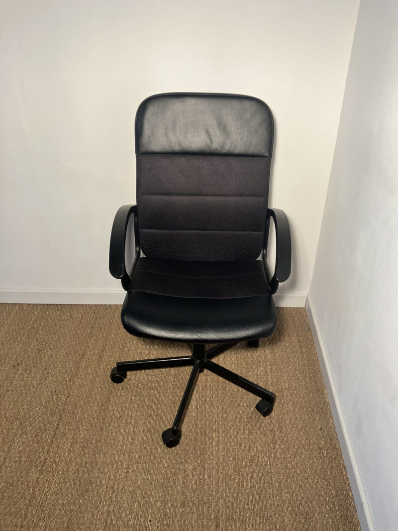 Chaise de bureau noire à roulette – Image 2