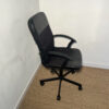 Chaise de bureau noire à roulette – Image 3