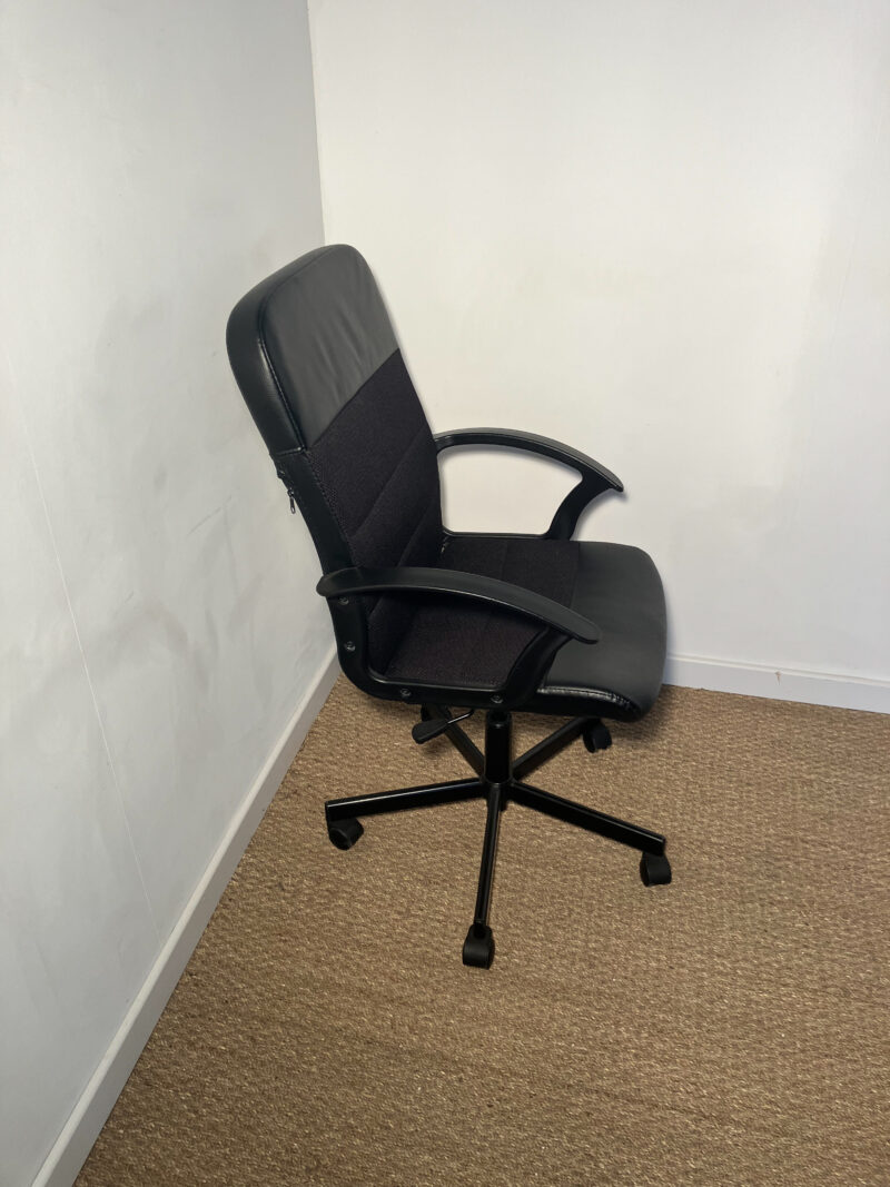 Chaise de bureau noire à roulette – Image 3