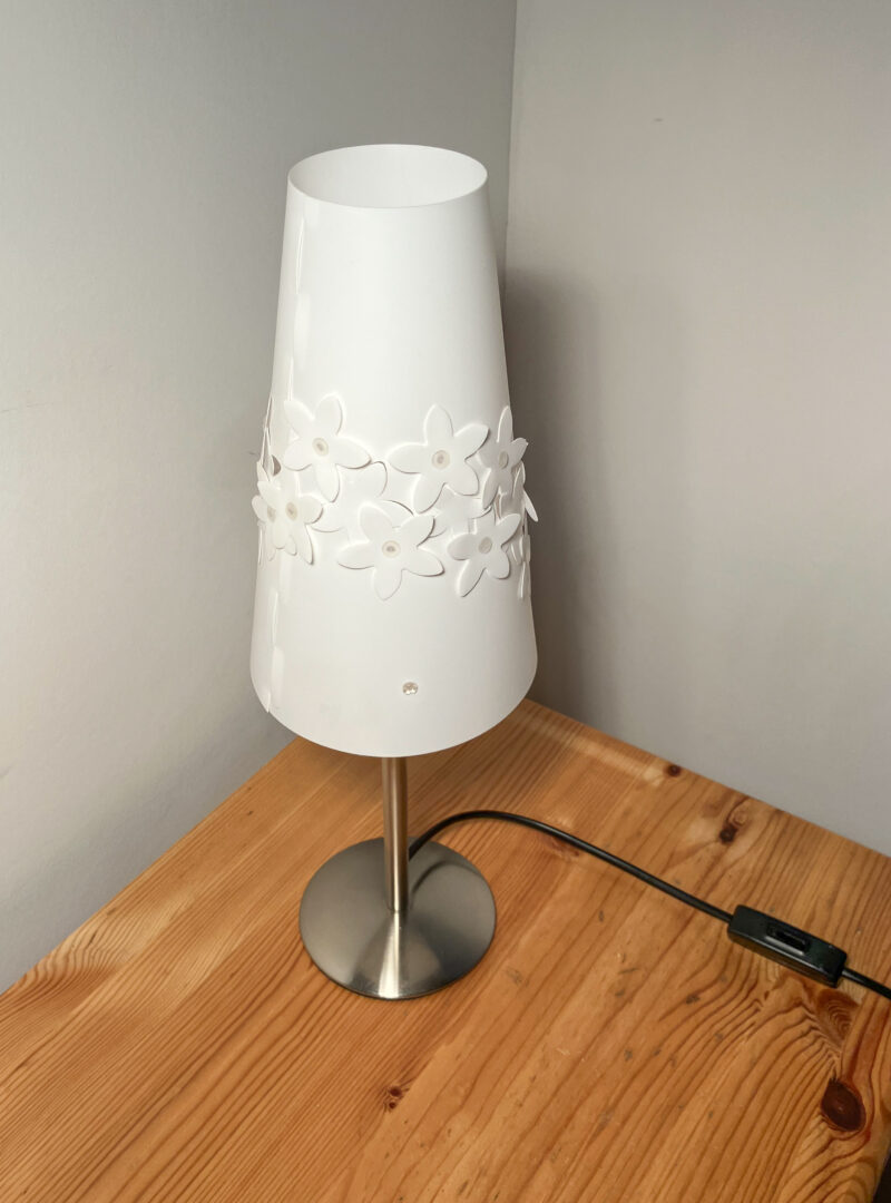 Lampe de chevet fleurs blanches – Image 3