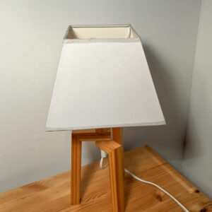 Lampe de chevet pied géométrique en bois