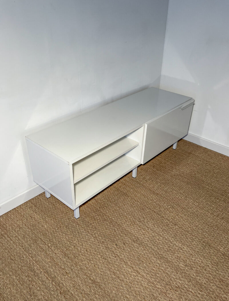 Meuble tv blanc avec porte