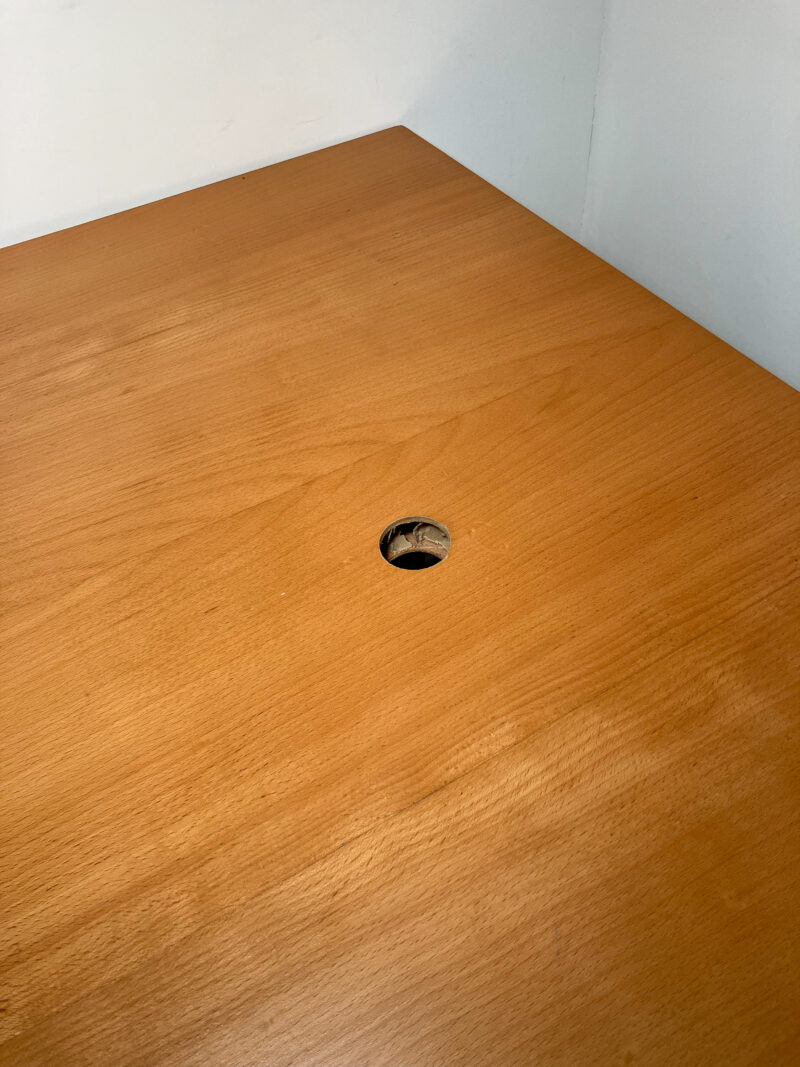 Table bois marron piètement noirs – Image 3