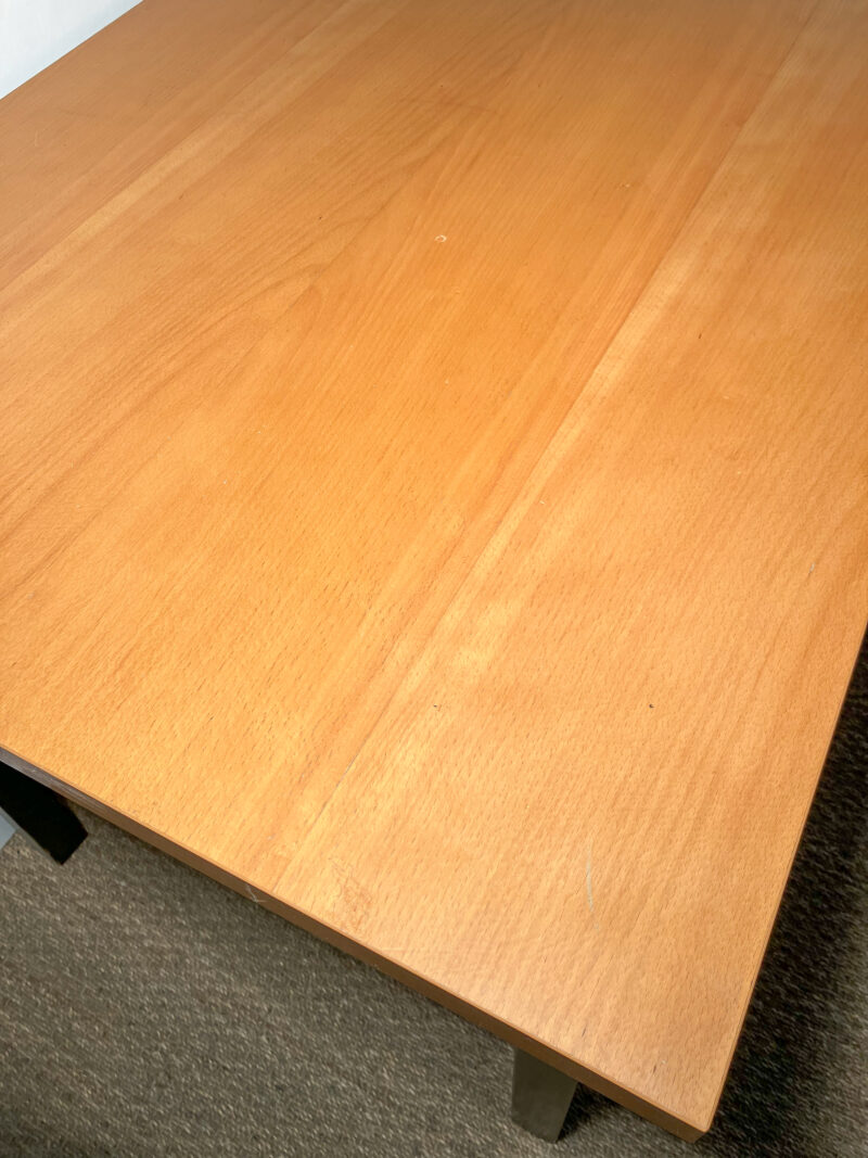 Table bois marron piètement noirs – Image 5