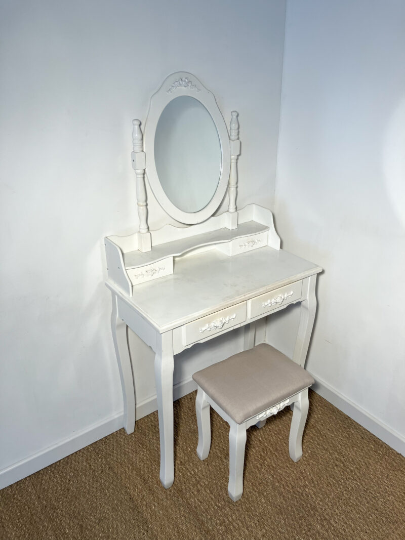 Coiffeuse blanche avec miroir et tabouret (lot)