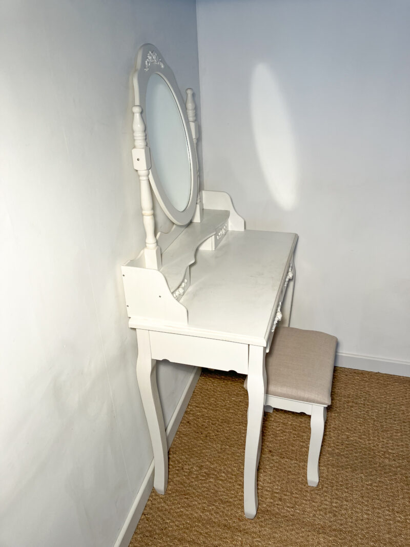 Coiffeuse blanche avec miroir et tabouret (lot) – Image 2