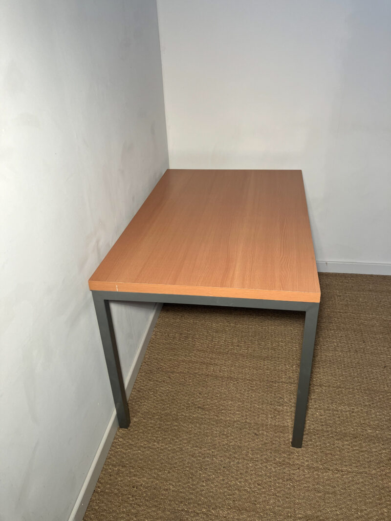 Table large avec piètement métal – Image 3