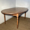 Grande table ovale en bois