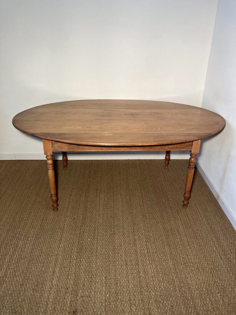 Grande table ovale en bois – Image 2