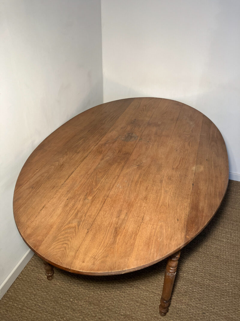 Grande table ovale en bois – Image 3
