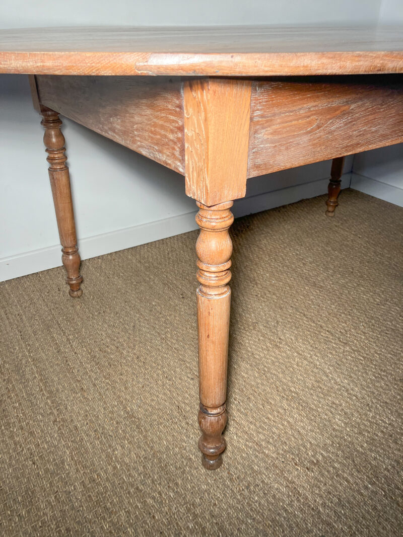 Grande table ovale en bois – Image 5