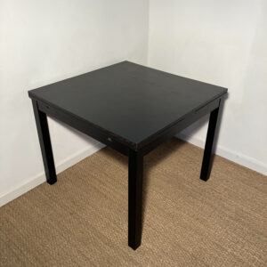 Table bois noir avec rallonges (6 pers.)