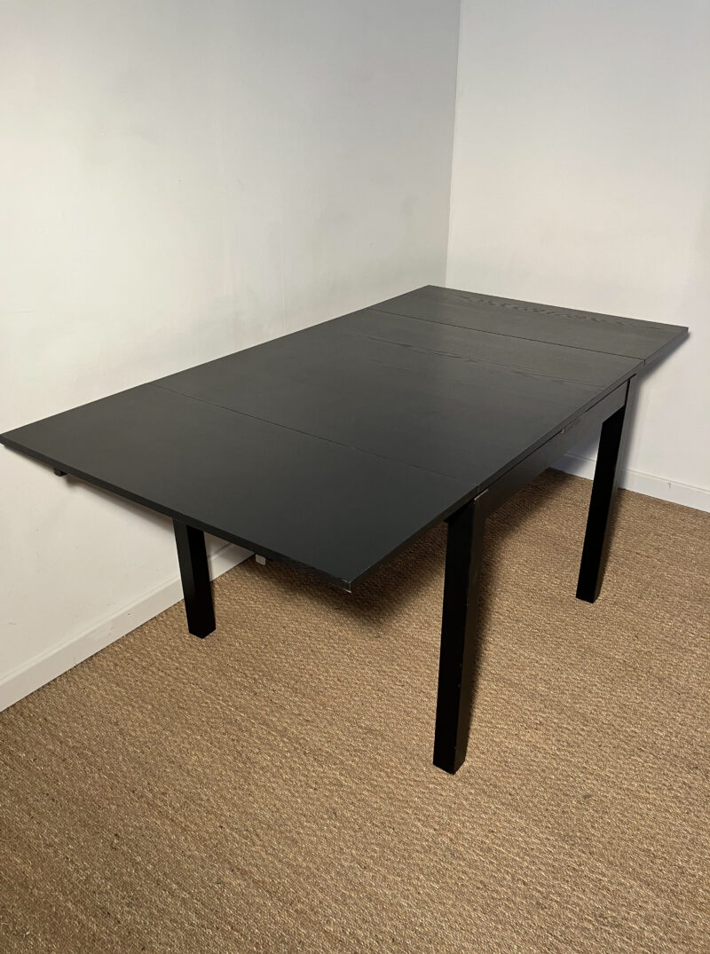 Table bois noir avec rallonges (6 pers.) – Image 5