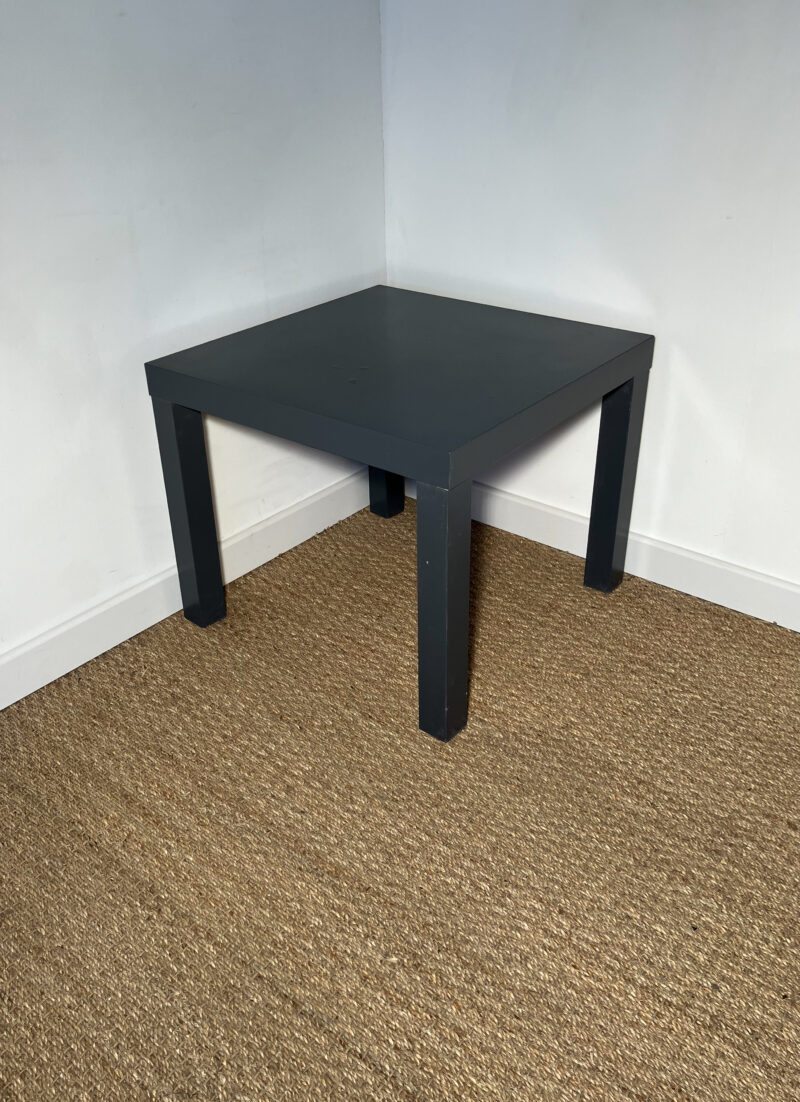 Petite table basse carrée grise