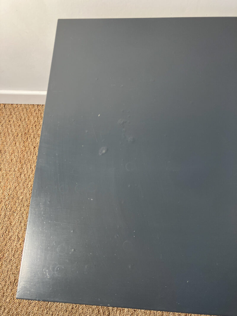Petite table basse carrée grise – Image 5