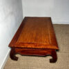 Table basse avec pieds sculptés – Image 3