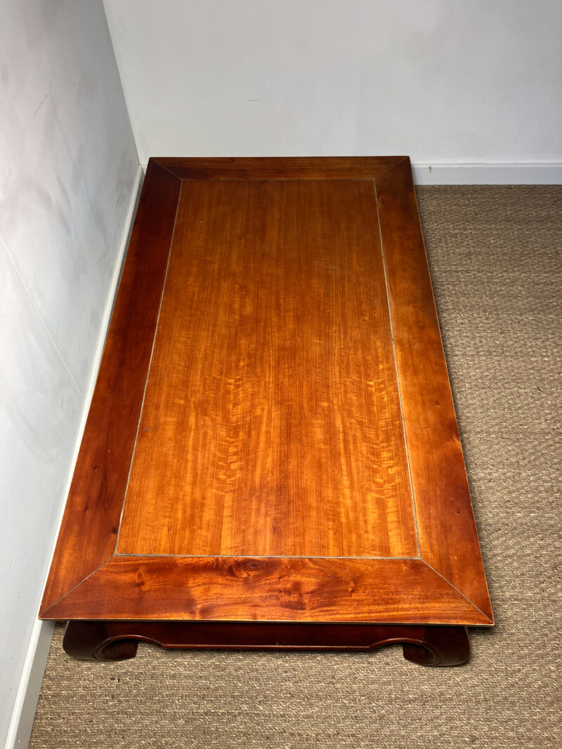 Table basse avec pieds sculptés – Image 4
