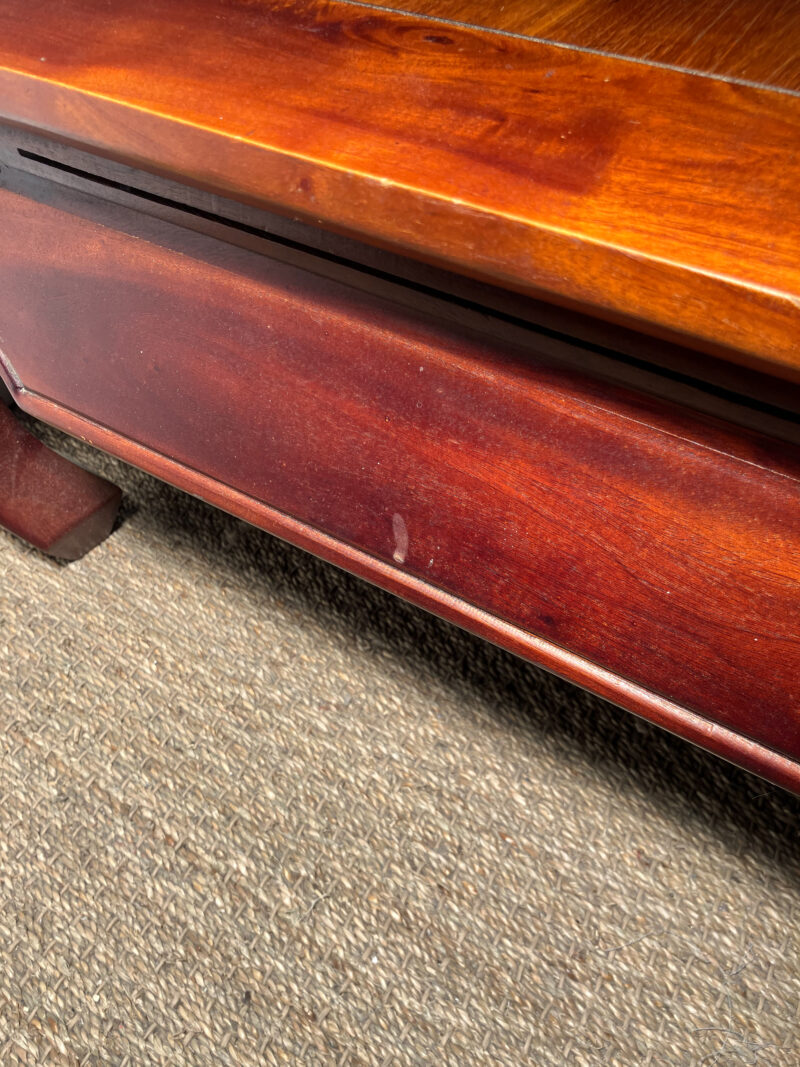 Table basse avec pieds sculptés – Image 5